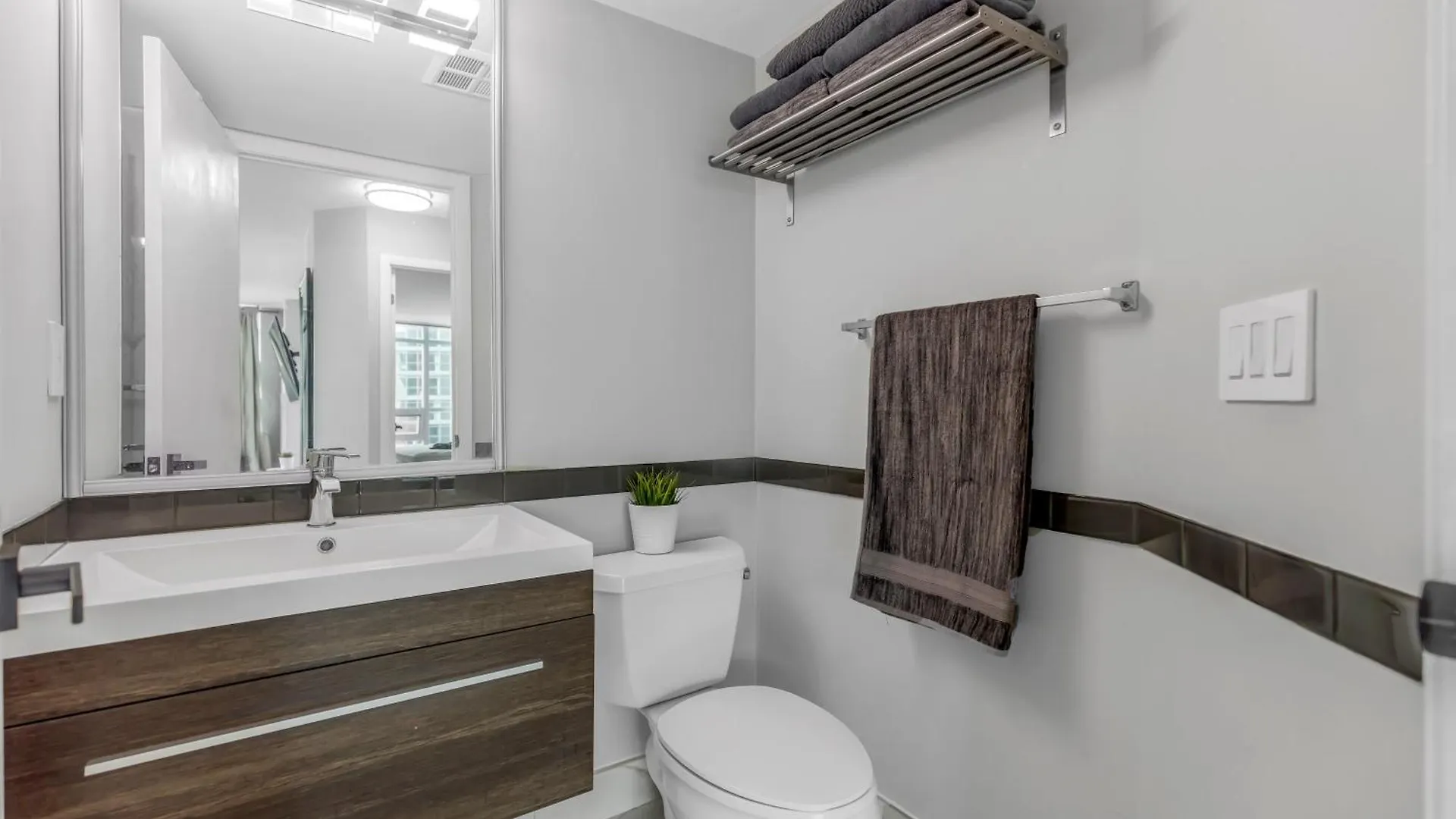 2 Bedroom With City Views With Free Parking And Pool अपार्टमेंट